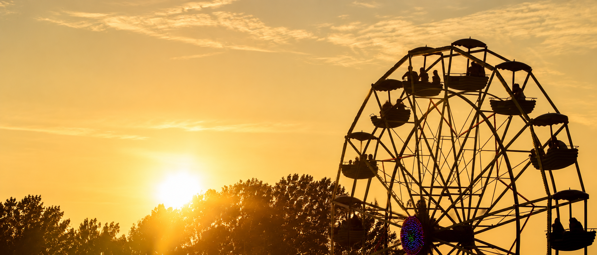 Reuzenrad met zon Kermisattracties huren voor uw evenement?